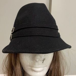 Great hat casual or dressy